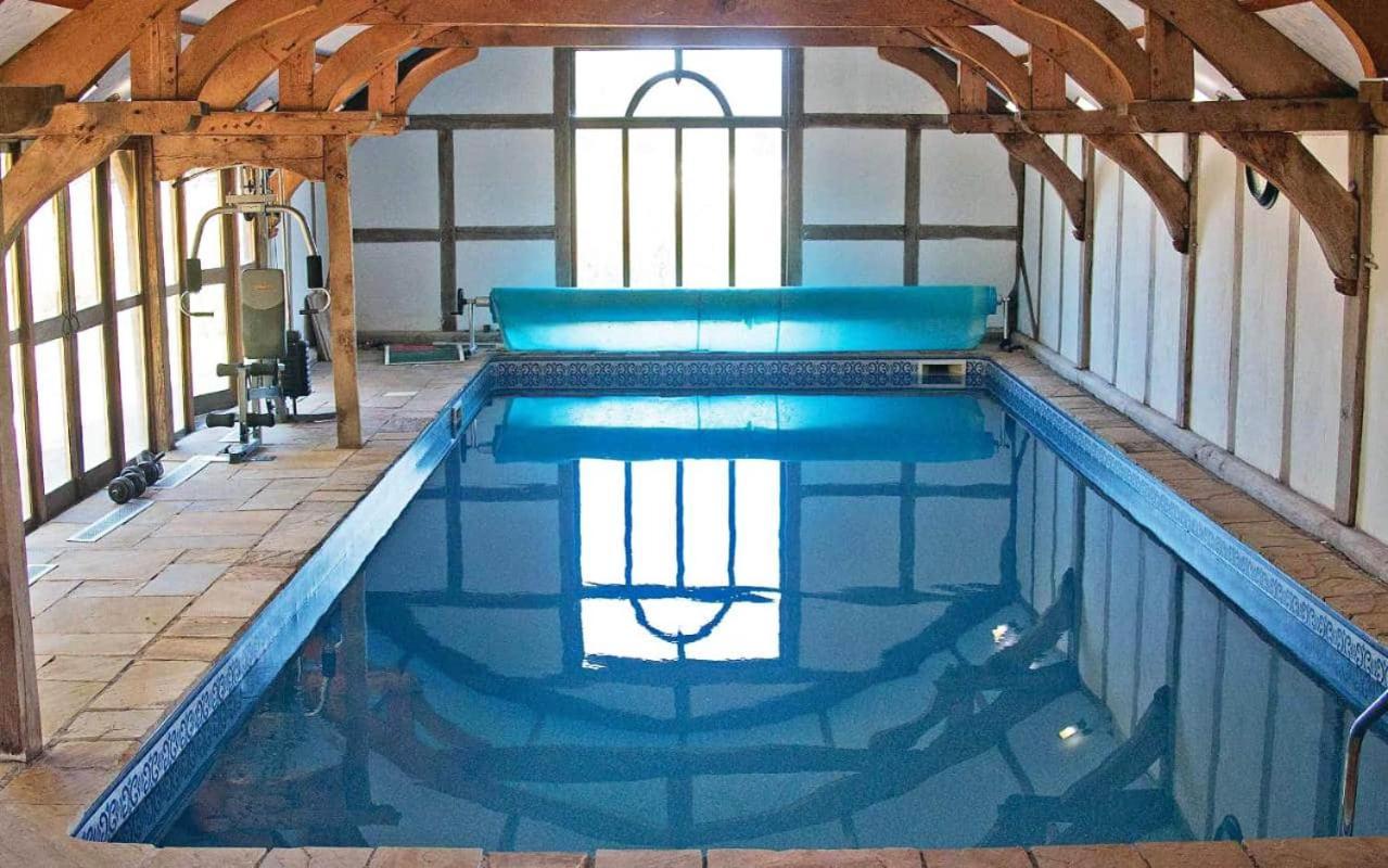Villa The Old Mill Barn With Hot Tub And Private Use Of Heated Pool Wirral Esterno foto