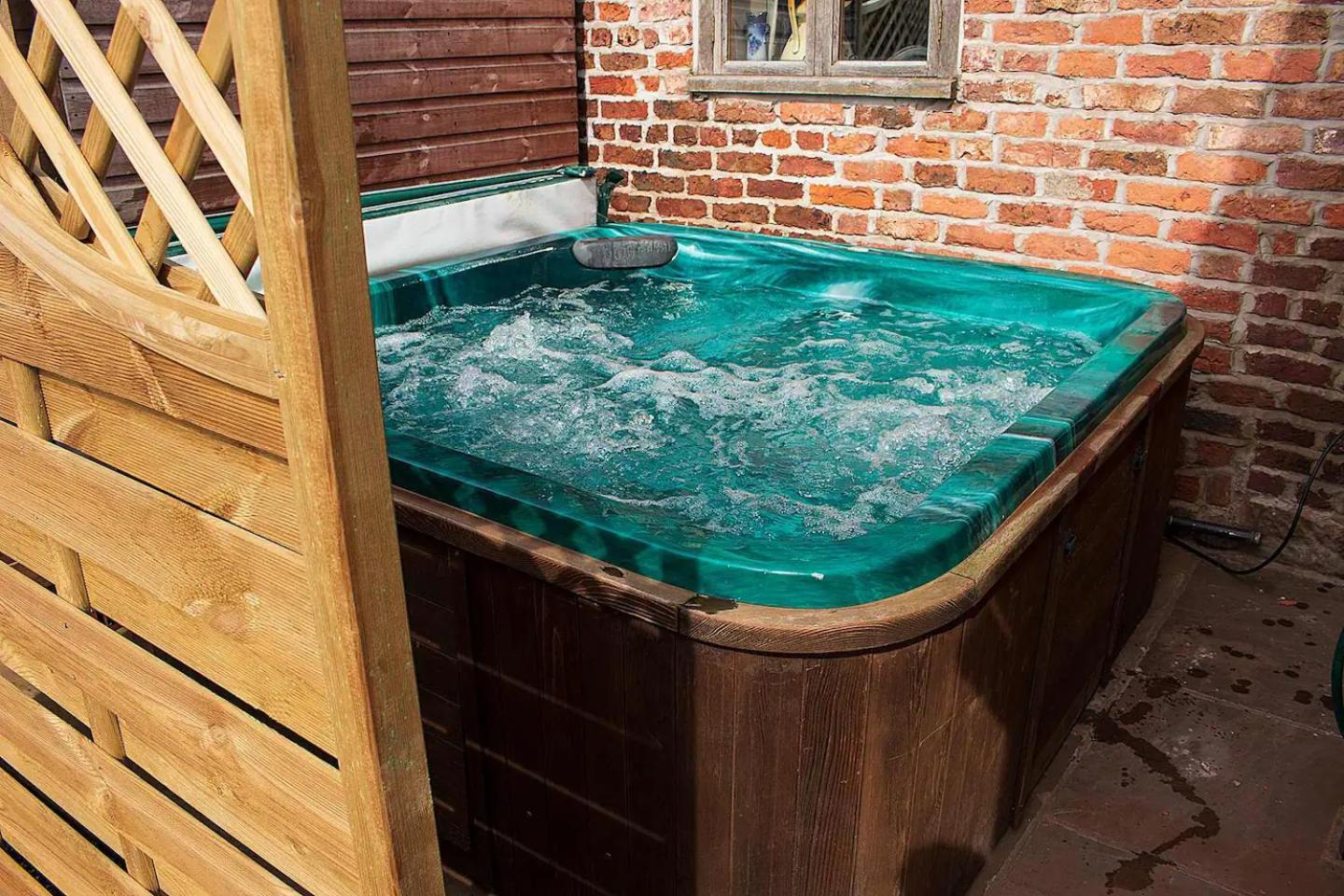Villa The Old Mill Barn With Hot Tub And Private Use Of Heated Pool Wirral Esterno foto