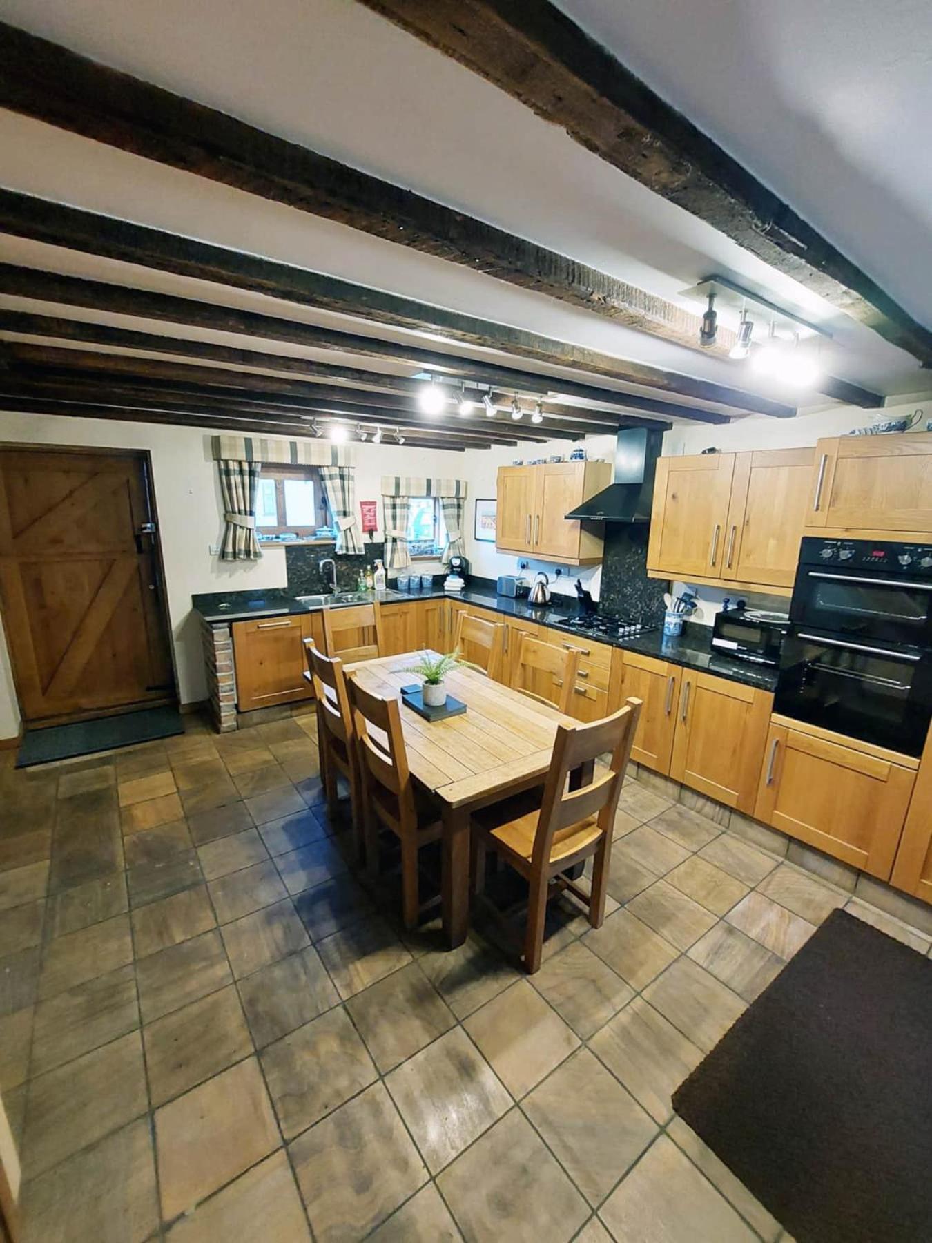 Villa The Old Mill Barn With Hot Tub And Private Use Of Heated Pool Wirral Esterno foto