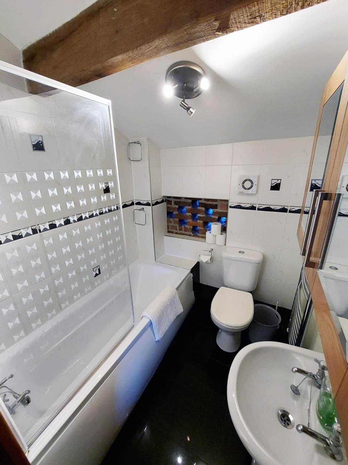Villa The Old Mill Barn With Hot Tub And Private Use Of Heated Pool Wirral Esterno foto