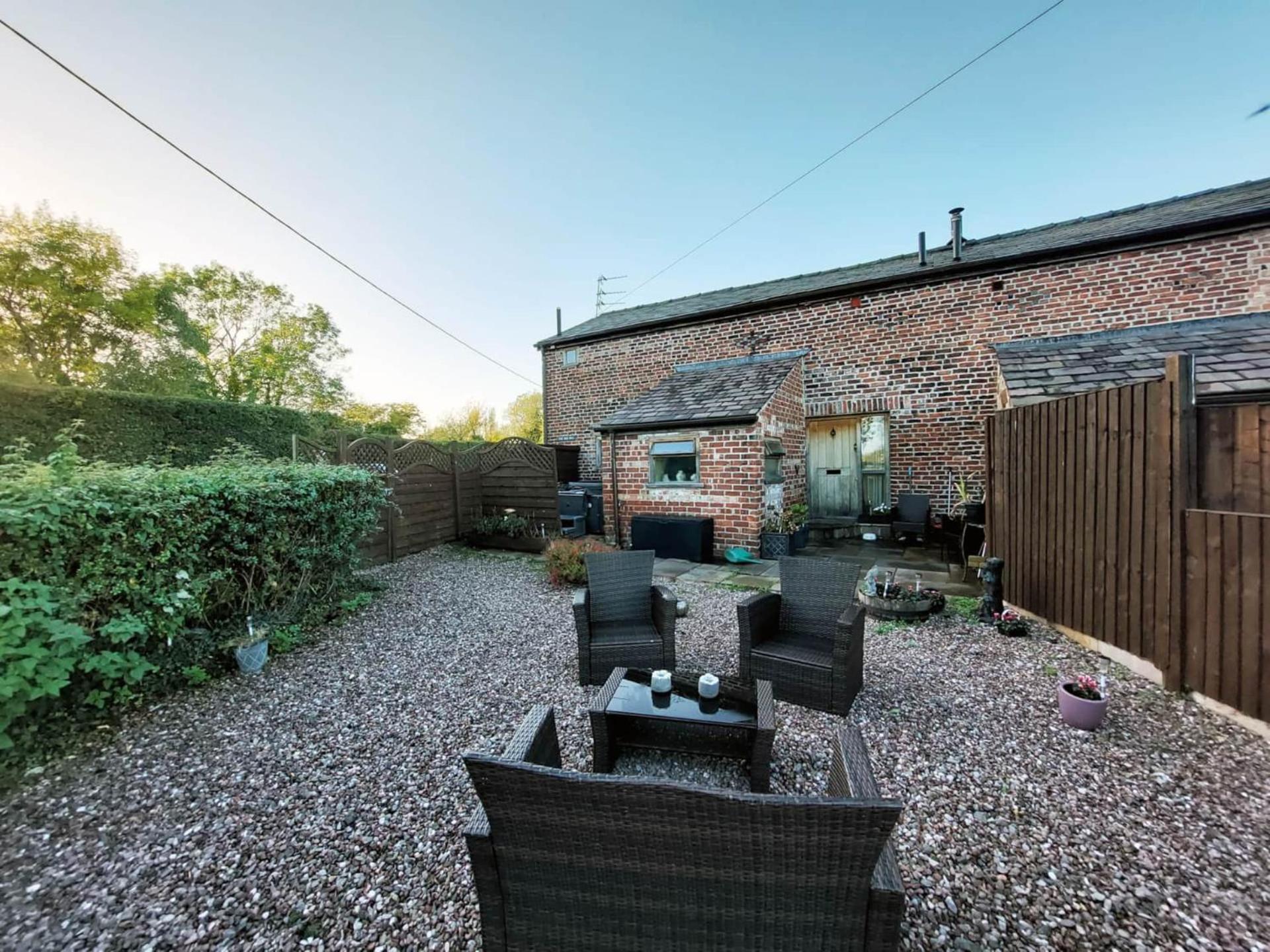Villa The Old Mill Barn With Hot Tub And Private Use Of Heated Pool Wirral Esterno foto