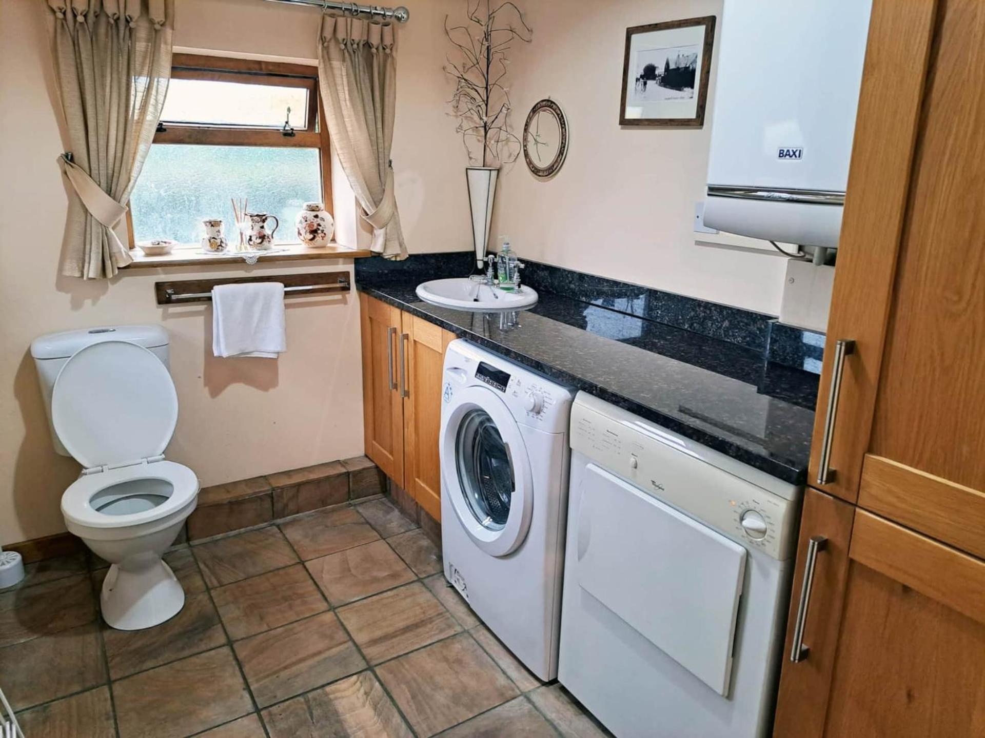 Villa The Old Mill Barn With Hot Tub And Private Use Of Heated Pool Wirral Esterno foto