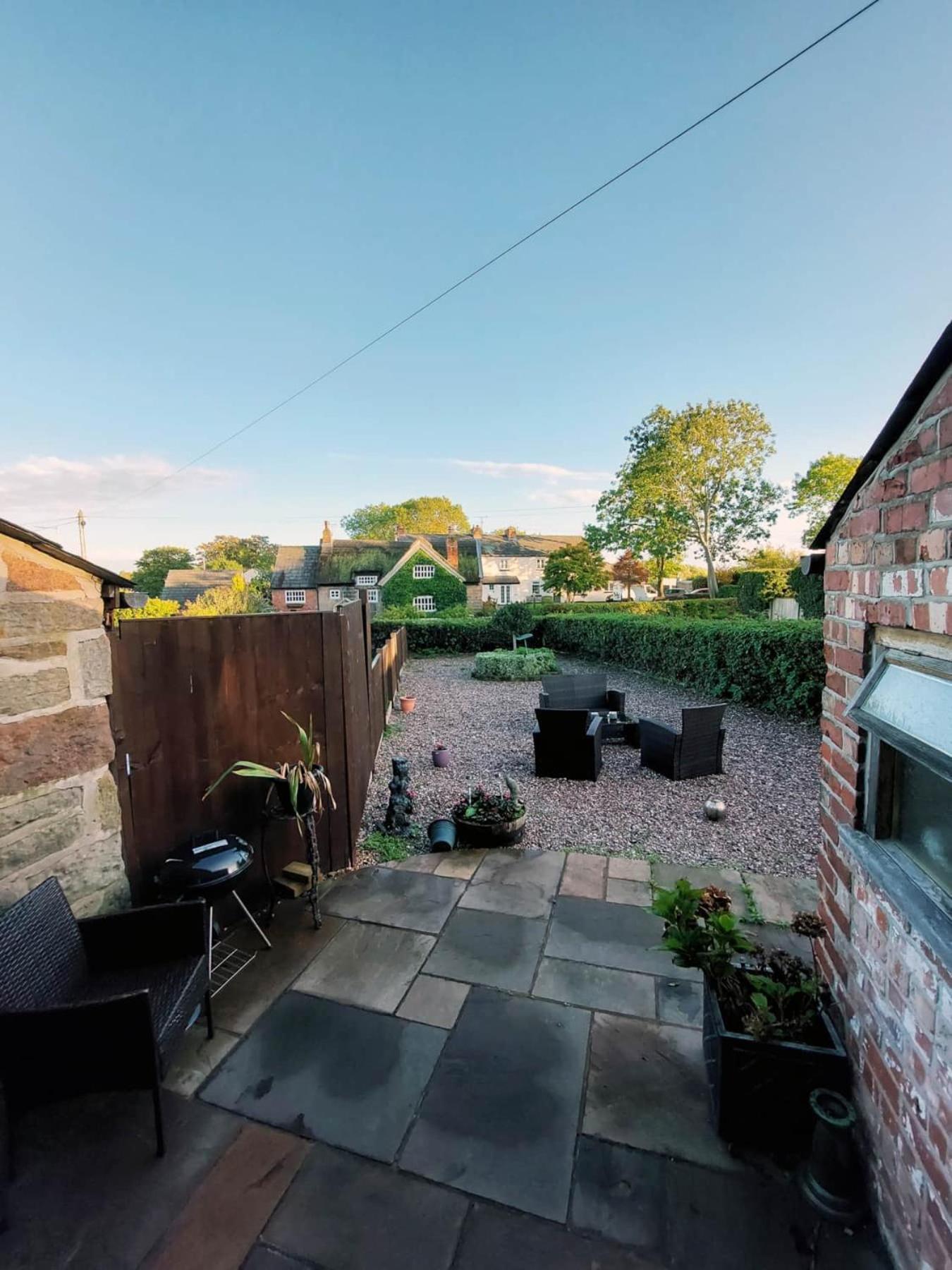 Villa The Old Mill Barn With Hot Tub And Private Use Of Heated Pool Wirral Esterno foto