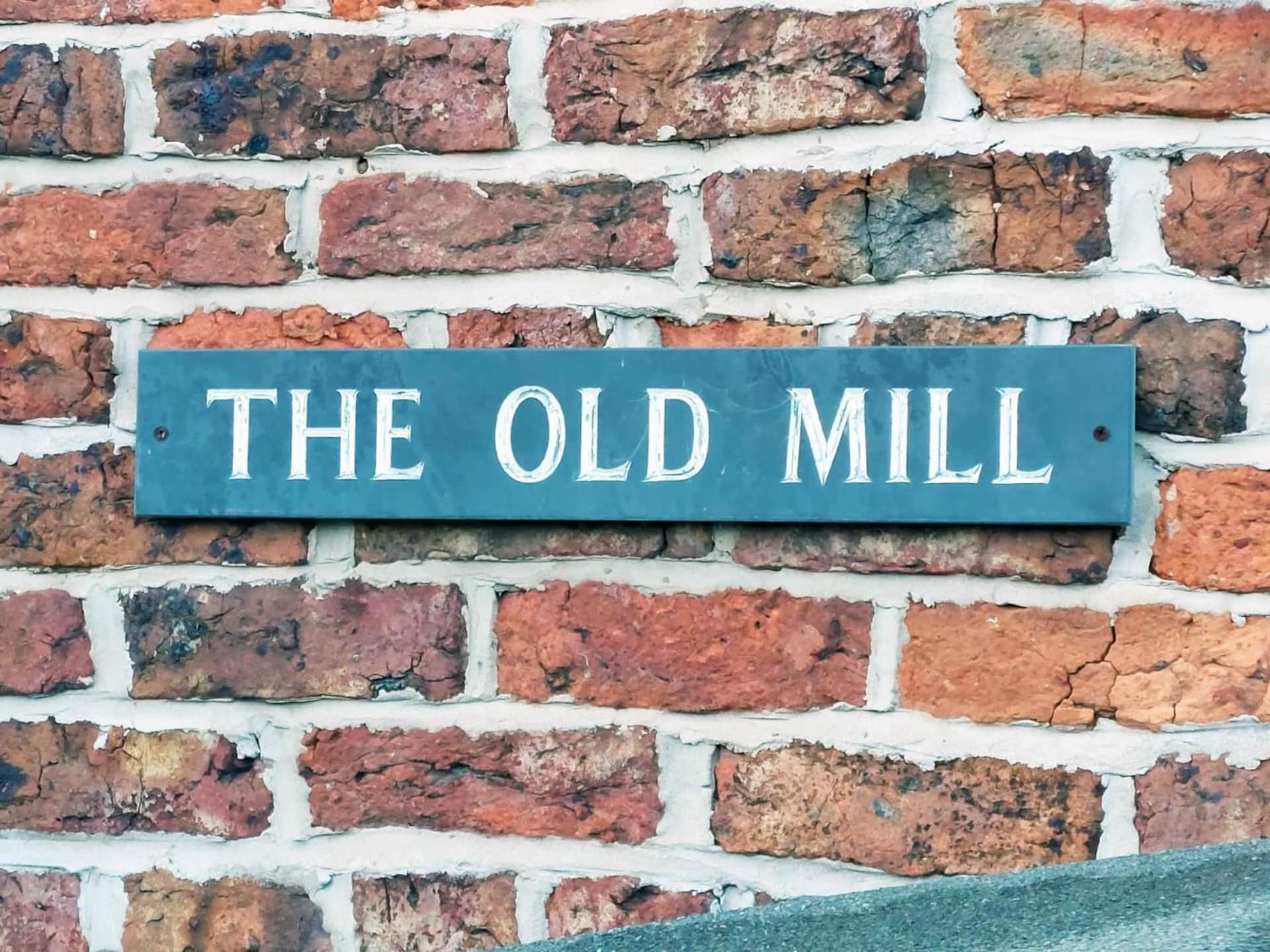Villa The Old Mill Barn With Hot Tub And Private Use Of Heated Pool Wirral Esterno foto