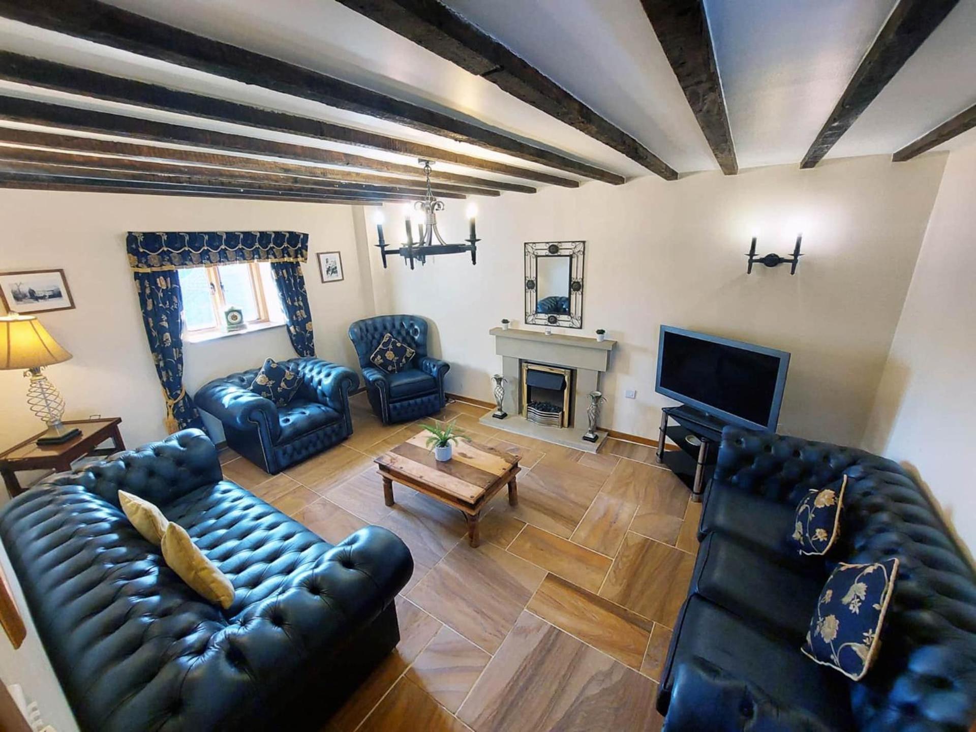 Villa The Old Mill Barn With Hot Tub And Private Use Of Heated Pool Wirral Esterno foto