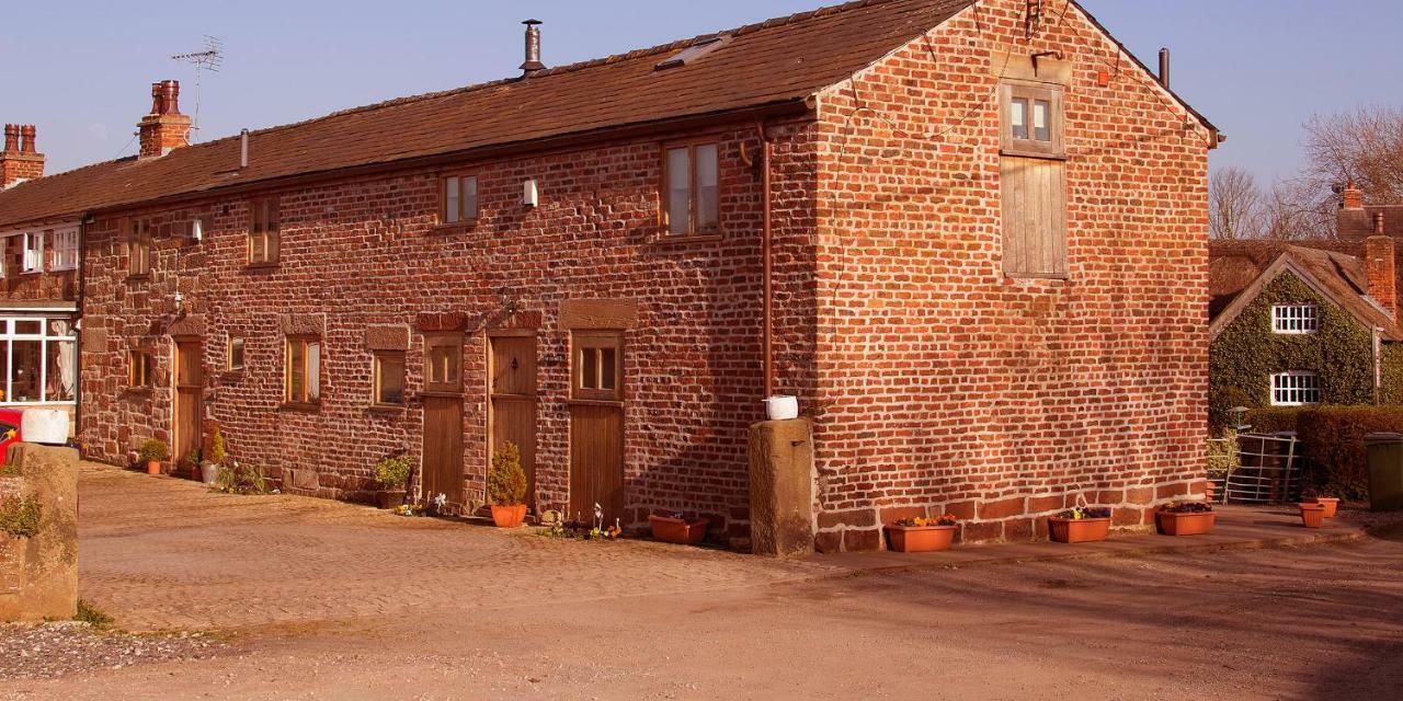 Villa The Old Mill Barn With Hot Tub And Private Use Of Heated Pool Wirral Esterno foto